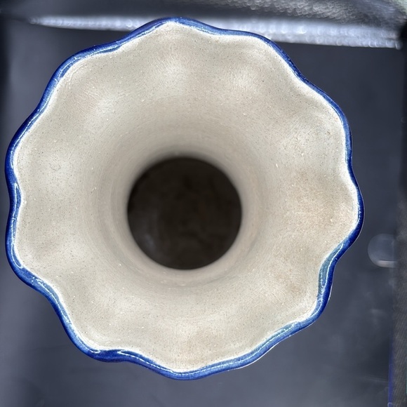 Williamsburg pottery vase. Blue and cream. Beautiful. 7” tall 3.5” wide. - Picture 7 of 10